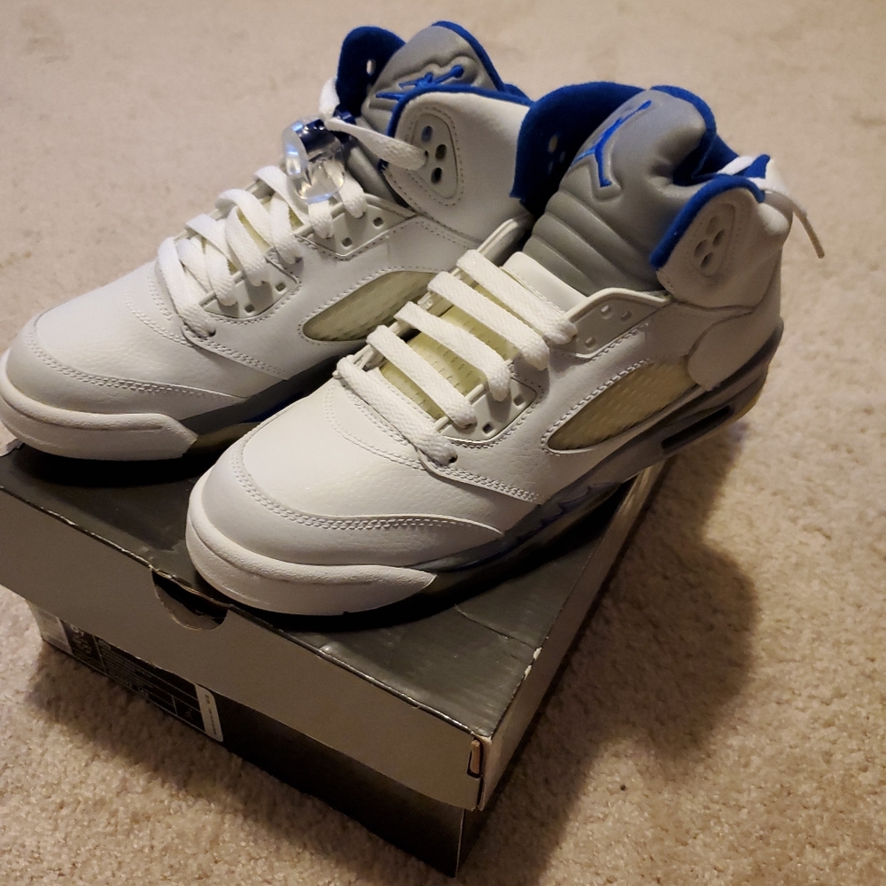 Air Jordan 5 Retro Whitesport Royal Stealth 6Y.Fits like women 7.5 Comes with